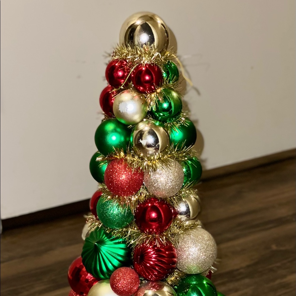Ornament Bulb Christmas Tree 🎄
